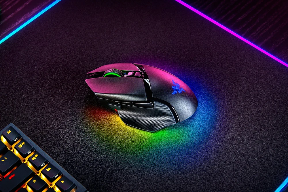 Razer Basilisk V3 Pro Belaidė pelė žaidimams RF belaidė+Bluetooth+USB-C, 30000 DPI, Juodas
