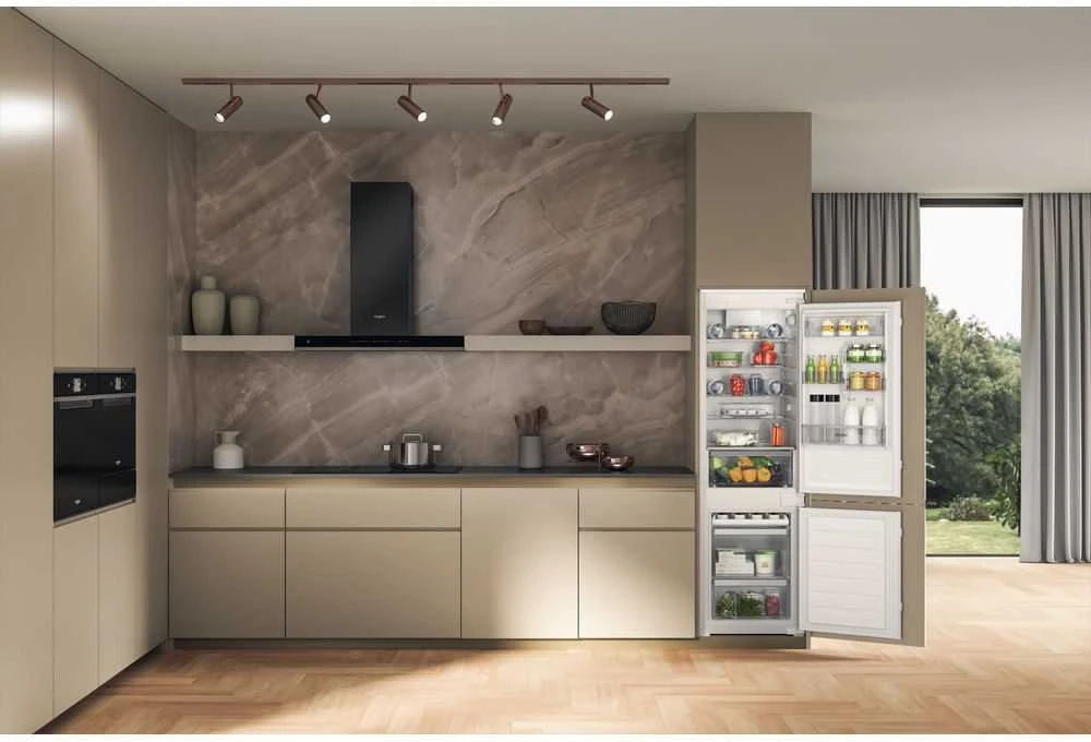 WHIRLPOOL Built-In Šaldytuvas WHC18D011C1 SF, Height 177 cm, Energy class E, Stop frost