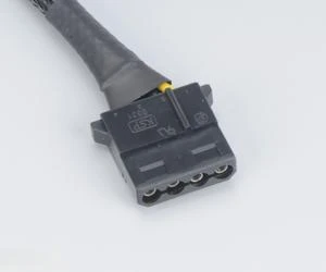 Akasa 4-Pol Molex Extension kabelis – 30cm juodos spalvos