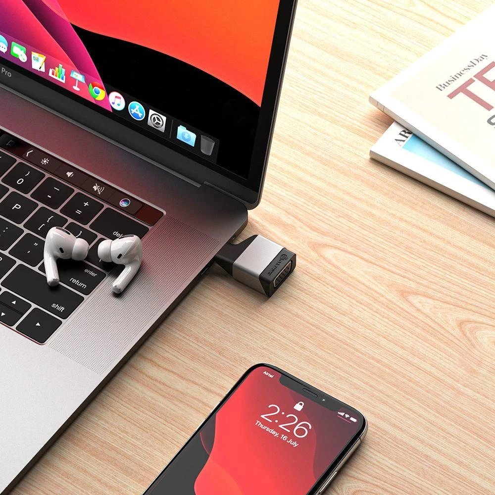 Alogic USB-C į VGA adapteris prijungtas prie kompiuterio