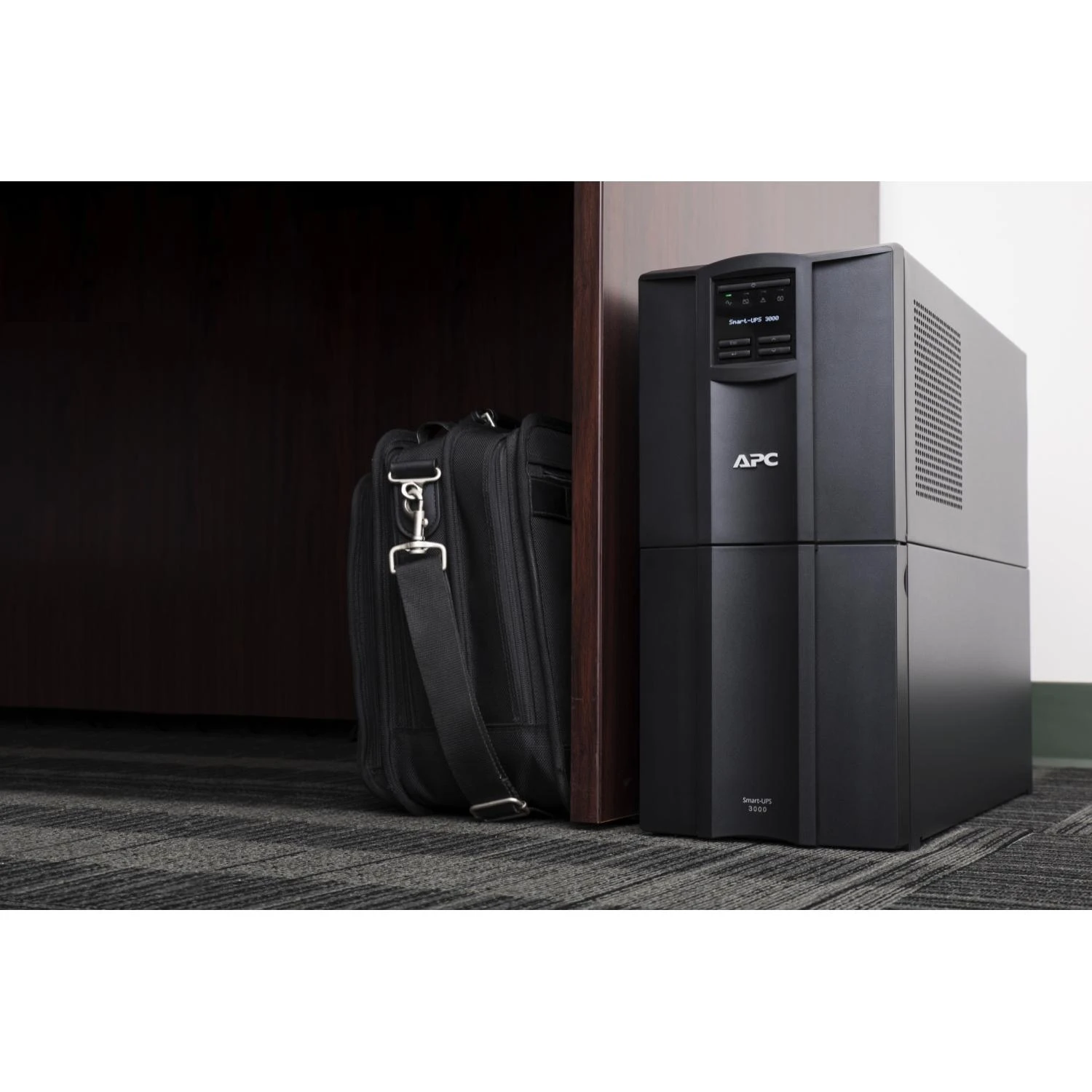 APC Smart-UPS 3000VA LCD 230V su SmartConnect