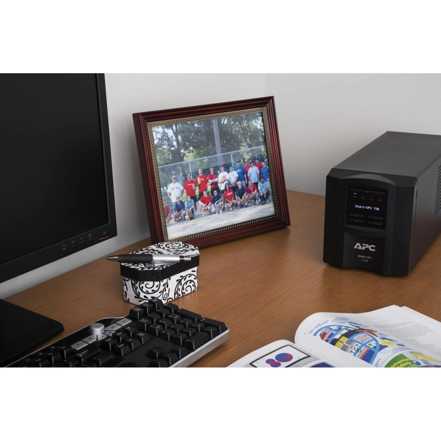 APC SMART-UPS 750VA LCD 230V WITH SMARTCONNECT