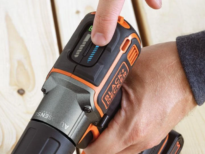 Black & Decker gręžtuvas su skaitmeniniu AutoSense ekranu