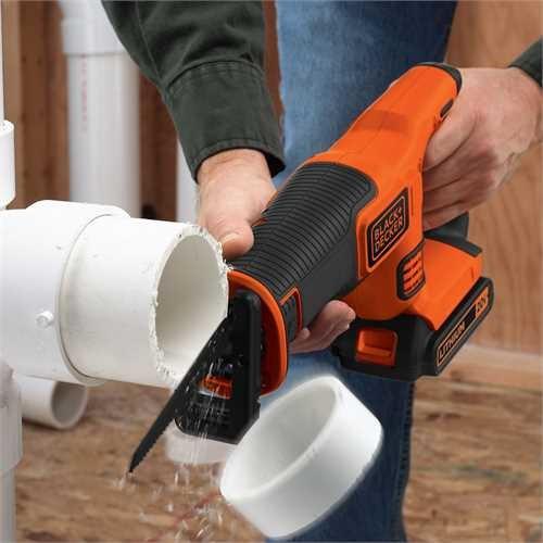 Black & Decker Juodas & Decker Akumuliatorinis tiesinis pjūklas Juodas & Decker; 18 V; 1x1,5 Ah akum.