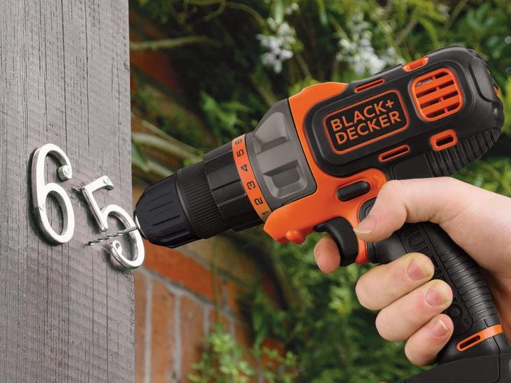 Black+Decker Multievo gręžtuvas naudojimo procese