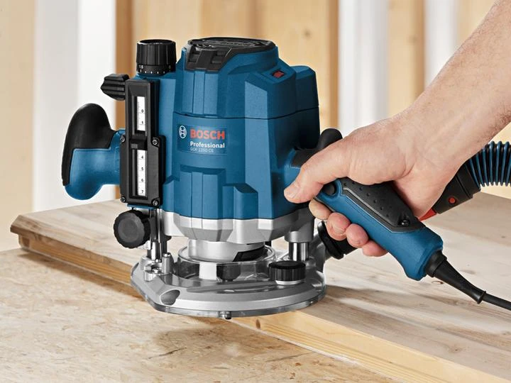 Bosch Vertikali freza GOF 1250 CE