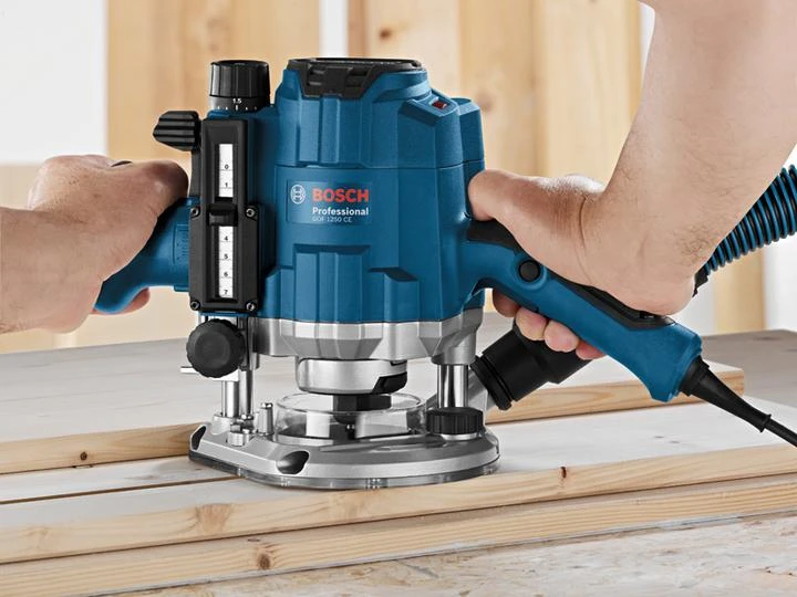 Bosch Vertikali freza GOF 1250 CE