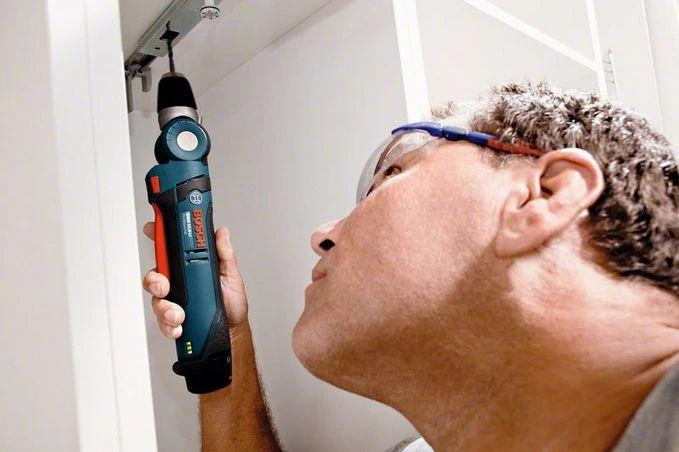 Bosch kampinis gręžtuvas naudojimo procese