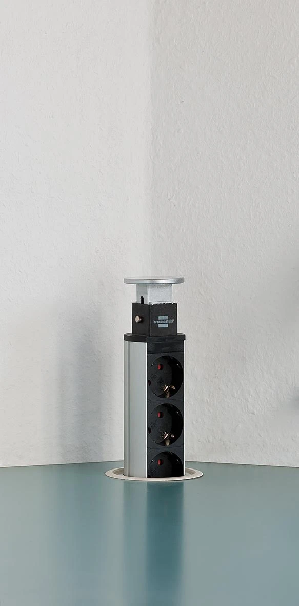 Brennenstuhl Tower Power USB stalinis ilgiklis, 3x CEE 7/4, 2xUSB, sidabrinis / juodas 1396200013 / GT-652