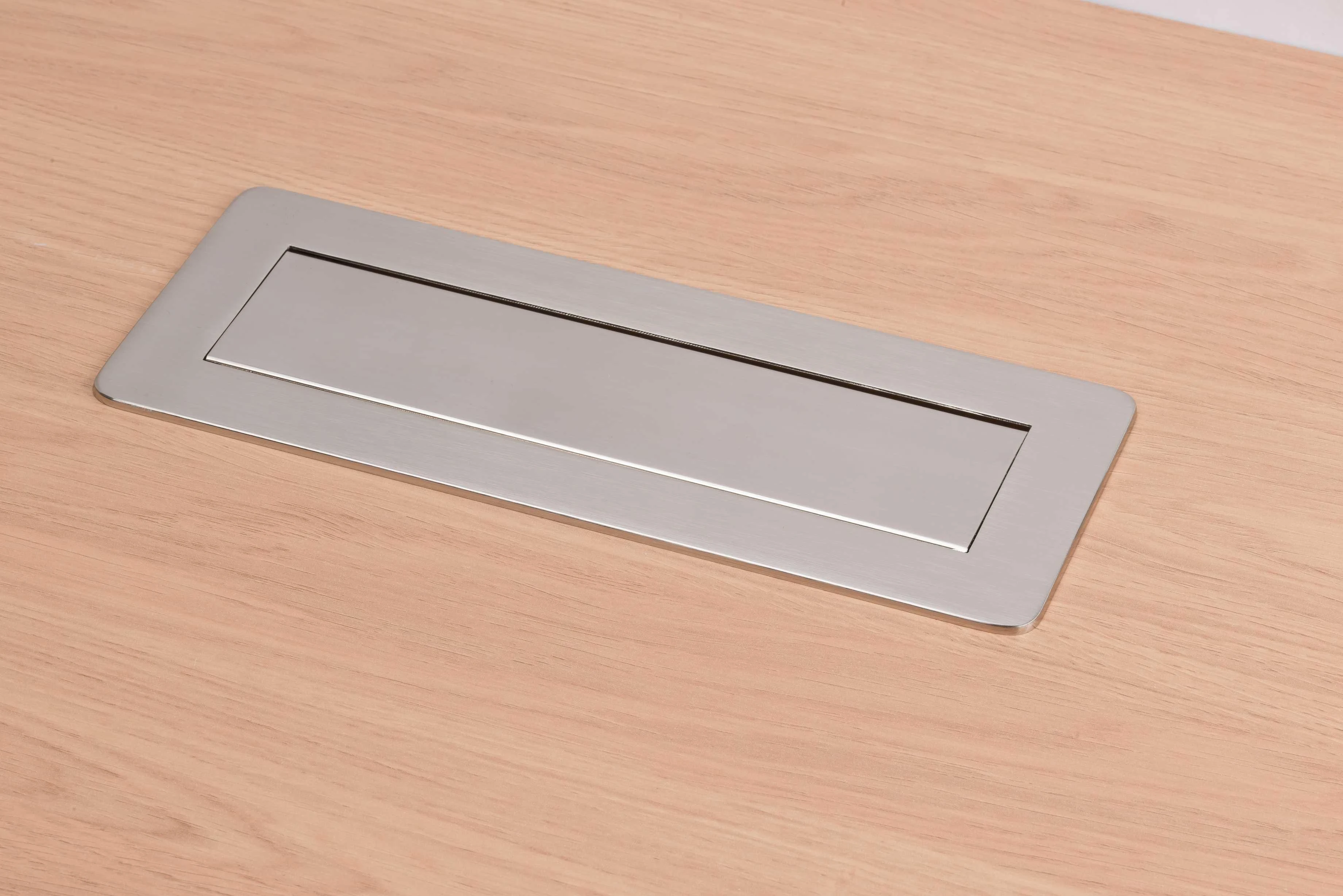 Brennenstuhl Indesk maitinimo šaltinis, 3 jungčių + 2 USB jungtys