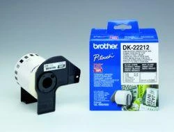 Originalus Brother DK-22212 nenutrūkstamo ilgio kino juostos stiliaus etikečių ritinėlis – juodos raidės baltame fone, 62 mm.
