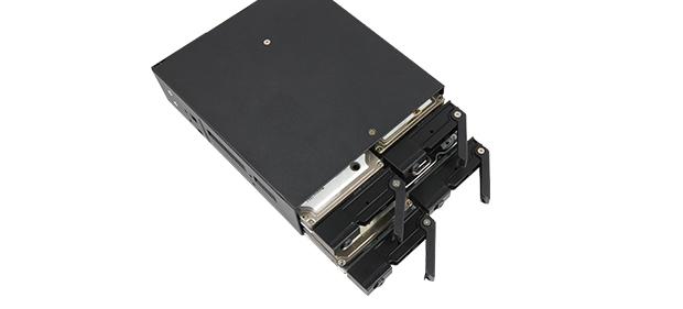 CHIEFTEC 1 x 5,25 colio skyrius, skirtas 4 x 2,5 colio S-ATA HDD karštai keičiamam metalui