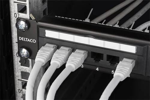 DELTACO 19 "komutacinė panelė, 24xRJ45, Cat6, UTP, 1U, 10Gbps, metalinė, juoda / PAN-112