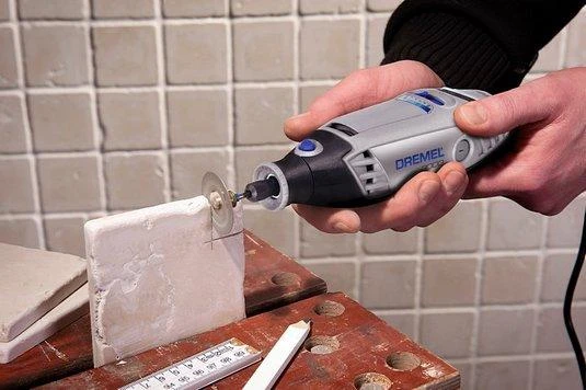 Dremel 3000-5 serijos rotacinis įrankis + 5 priedai