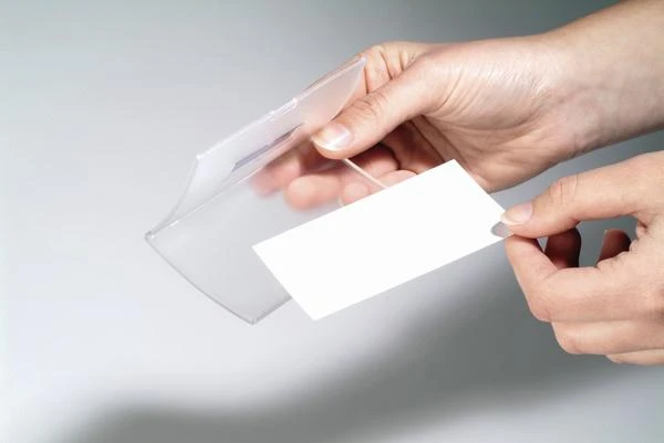 Durable dėklas vardinei kortelei, naudojimo procesas