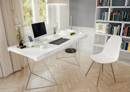 LEITZ WOW dokumentų dėklas ant balto stalo