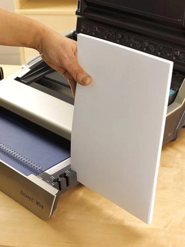 Fellowes Galaxy Wire popieriaus įdėjimas į įrenginį