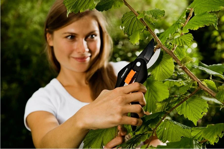 Fiskars SingleStep sekatorius prasilenkiančiais ašmenimis