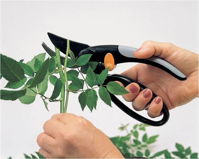 Fiskars Sekatorius prasilenkiančiais ašmenimis 1001534