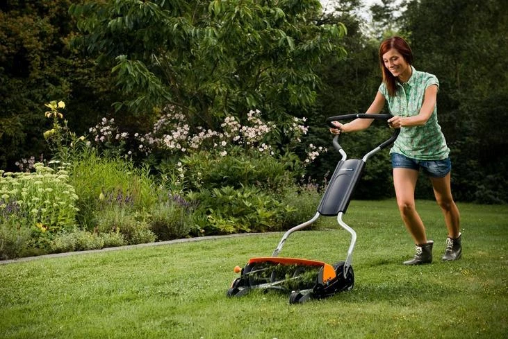 Fiskars Mechaninė vejapjovė be žolės rinktuvo StaySharp Max (1000591) 46cm