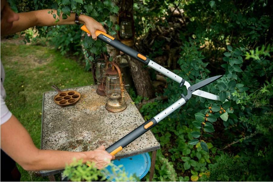 Fiskars SmartFit teleskopinė gyvatvorių žirklės HS86 1 vnt.