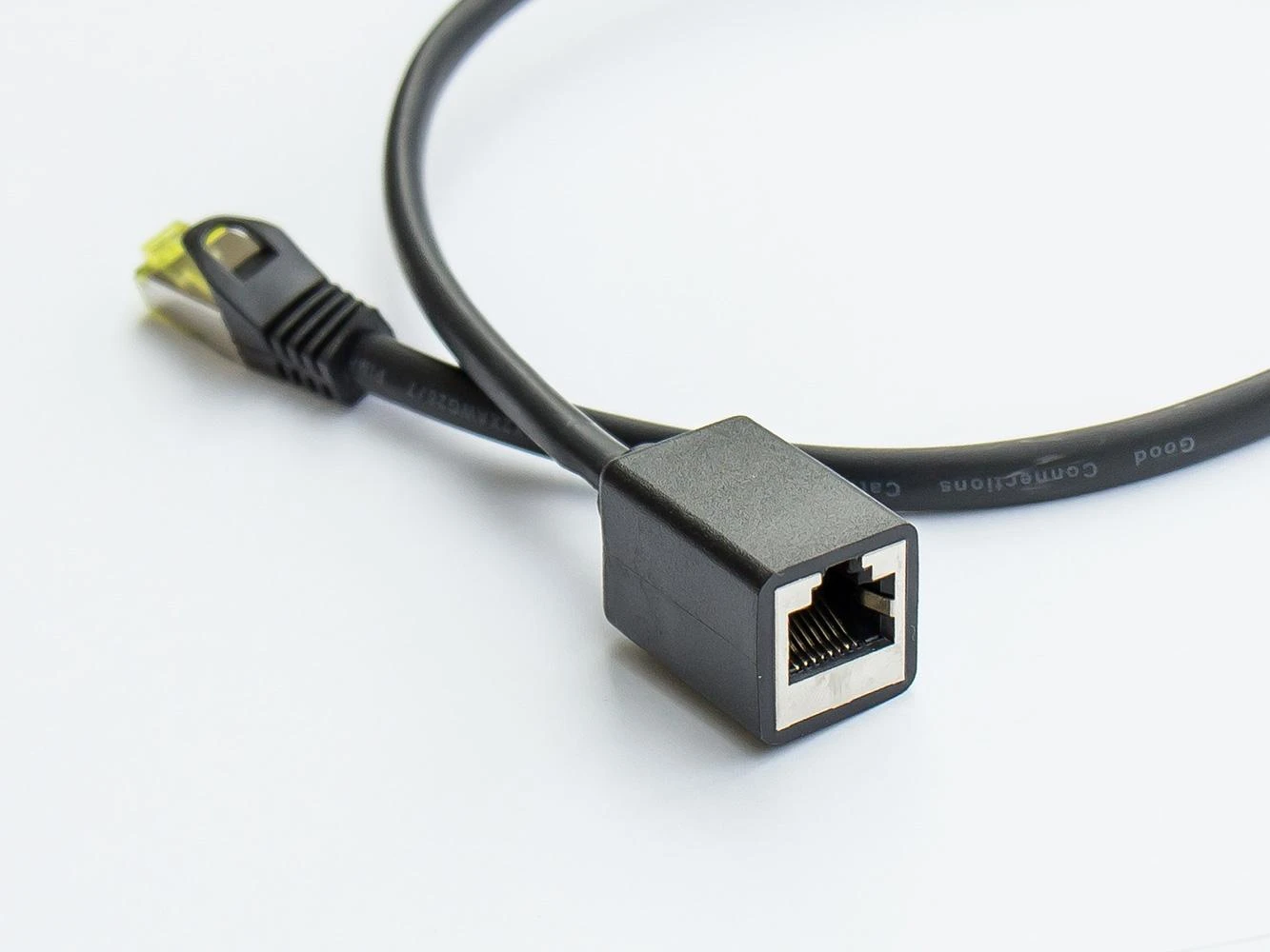 Nezatříděno Geros jungtys RJ45 Patch kabelio prailginimas su Cat.7 RohCable ir užrakto apsauga (RNS), S/FTP, PiMF, be halogenų, 600MHz, OFC, juodas, 0,5m, Geros jungtys (8070VR- 005S)