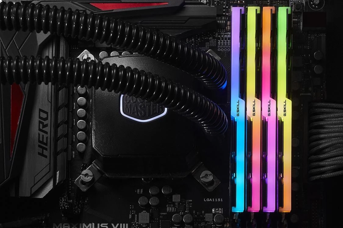 RAM G.SKILL F4-3200C16Q-32GTZR G.Skill Trident Z RGB DDR4 32GB (4x8GB) 3200MHz CL16 1.35V XMP 2.0