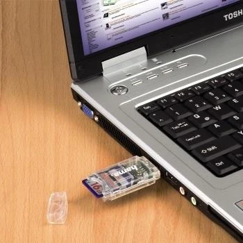 Hama USB kortelių skaitytuvas prijungtas prie nešiojamojo kompiuterio