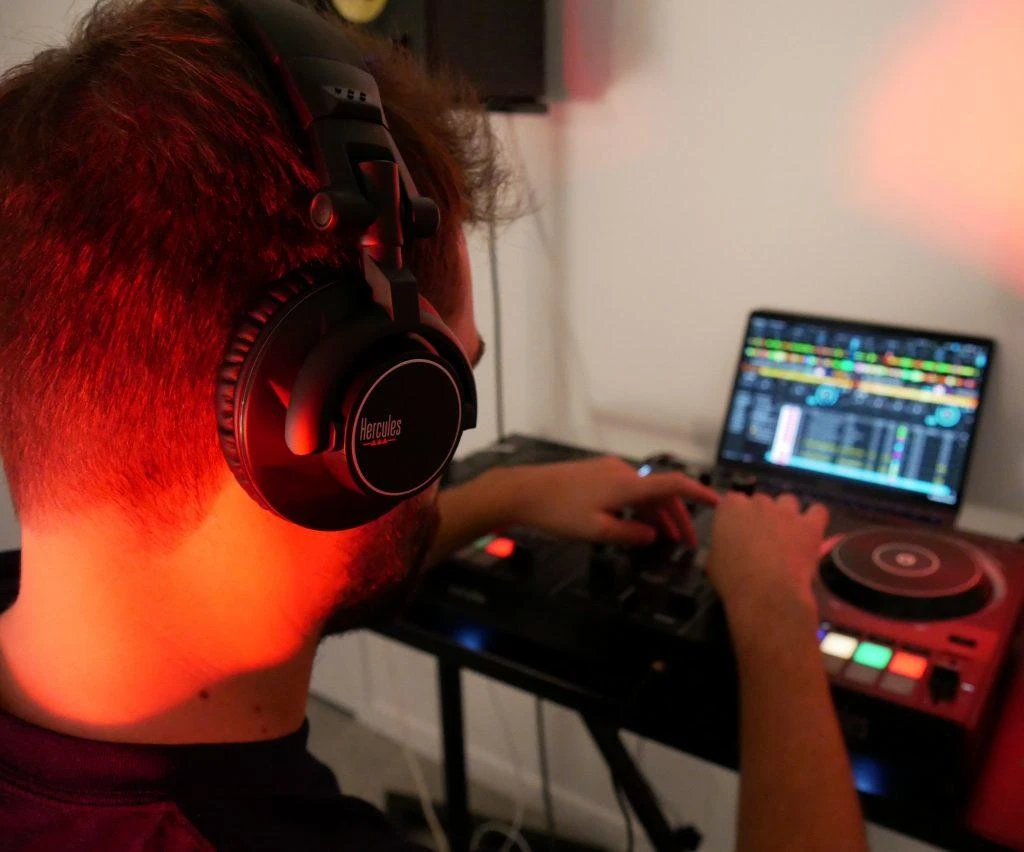 Ausinės - Hercules HDP DJ60 Vielinės Juodos
