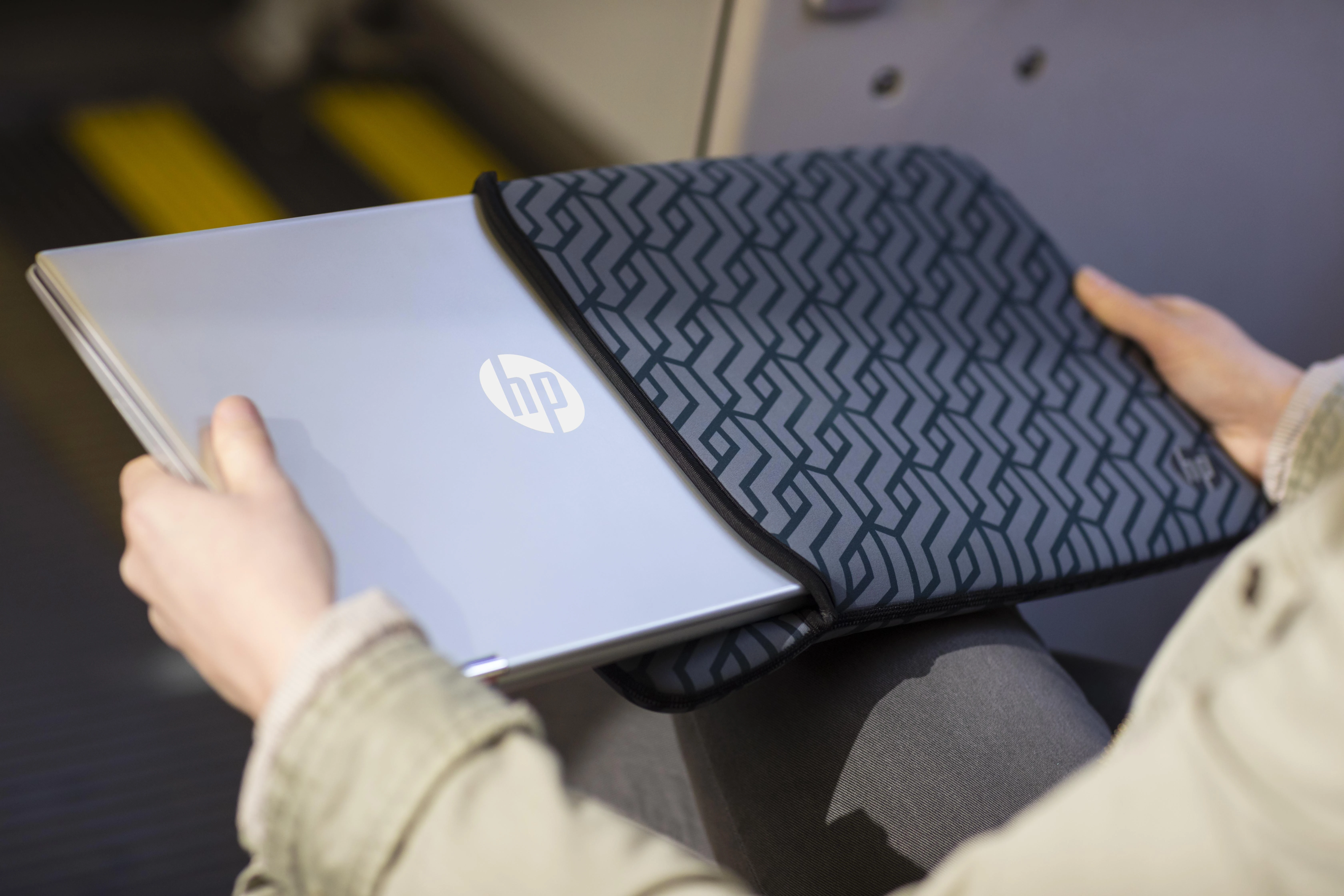 Hewlett Packard (HP) HP 14 Chroma Geo Rev mova