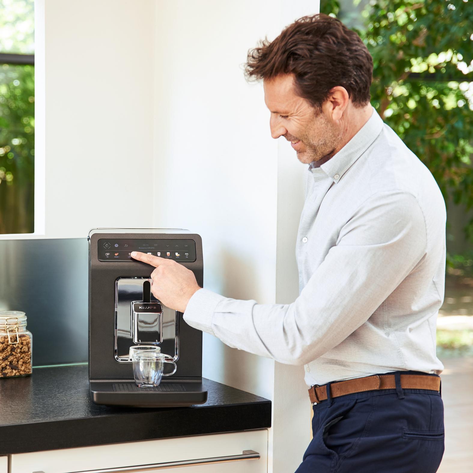 KRUPS automatinis kavos aparatas su malūnėliu, 1450 W, 2,3 l, EA895N10
