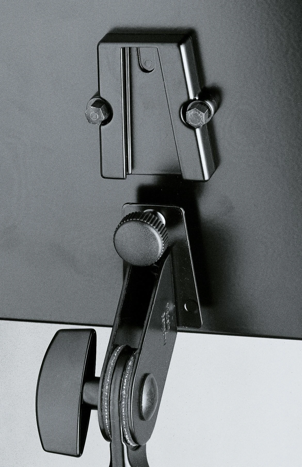 K&M 12140 universalus stalinis stovas juodas