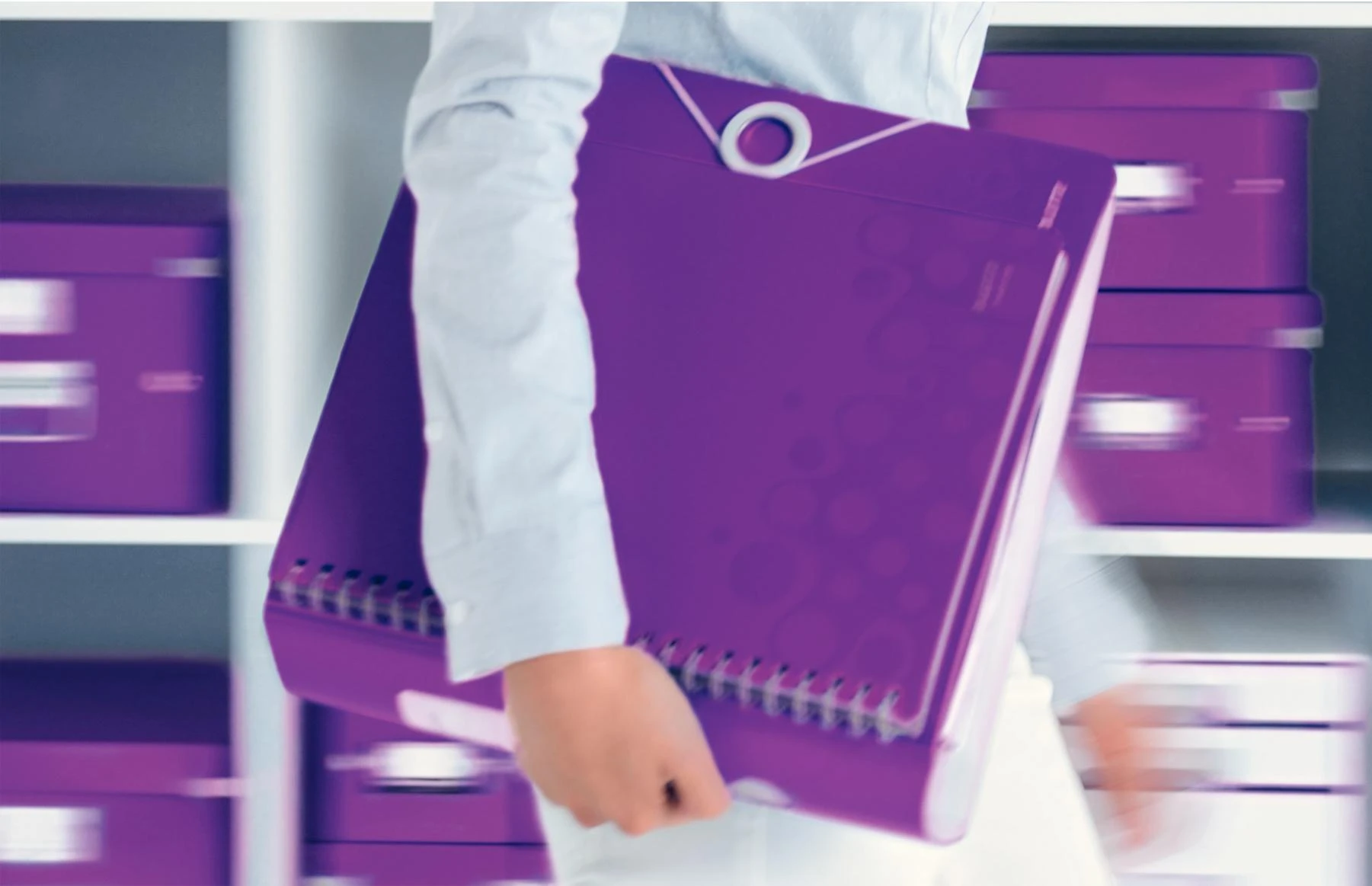 Violetinis segtuvas Leitz A4 su užrašų bloku