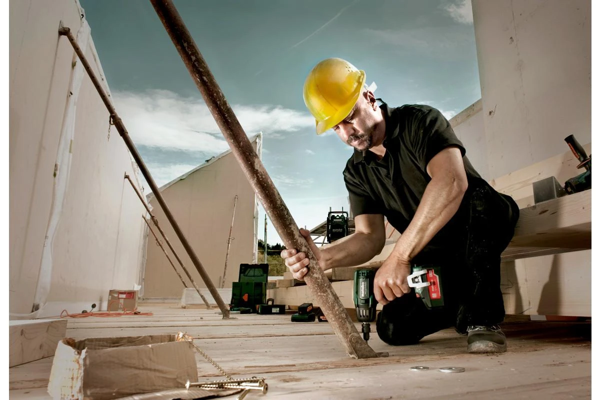Metabo SSW 18 LTX 400 BL veržliasukis dirbant statybvietėje