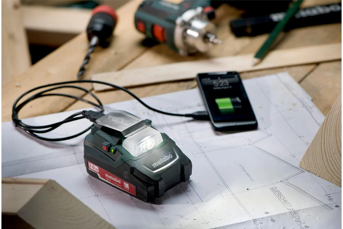 Metabo akumuliatoriaus adapteris su LED lempute ir USB krovikliu