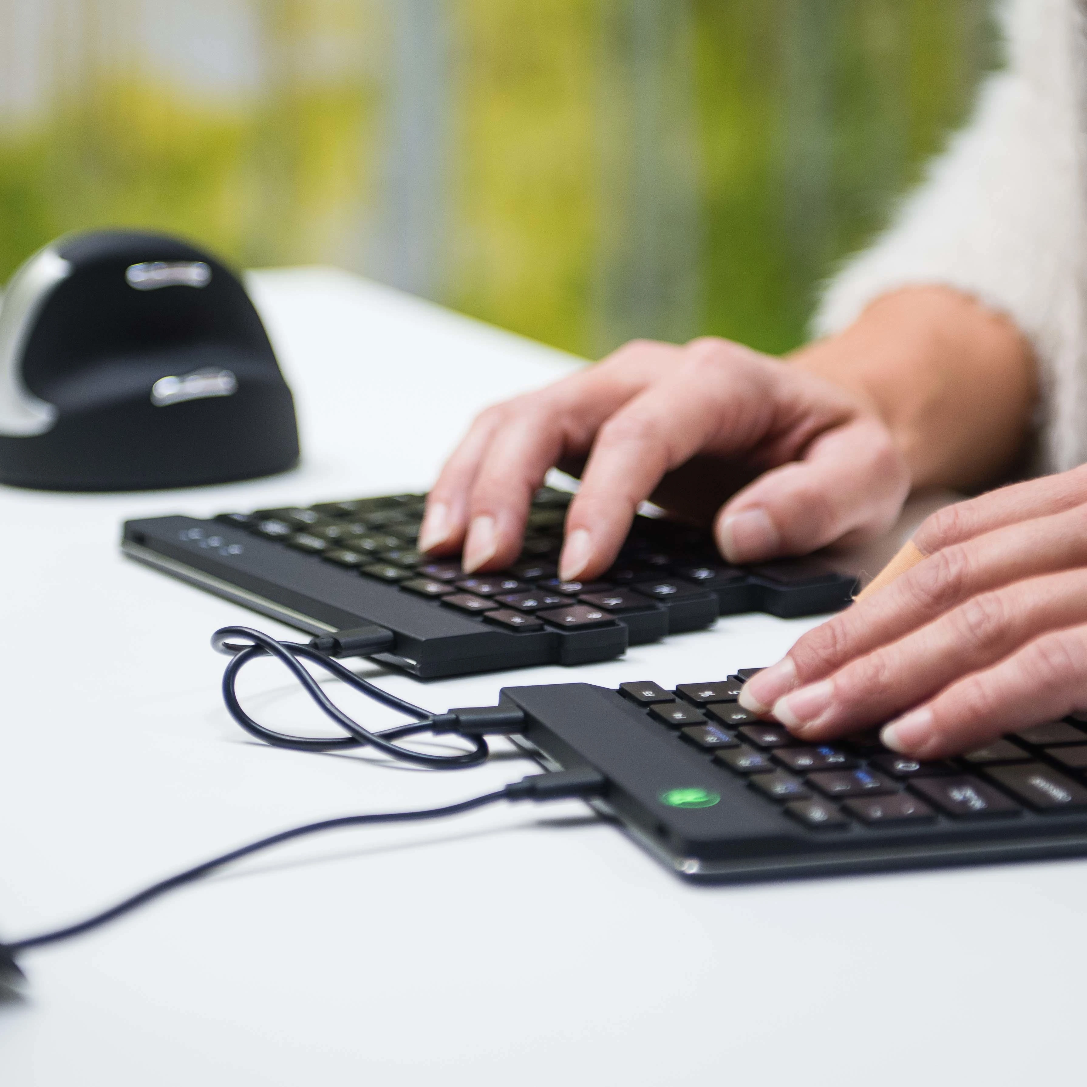 R Go Tools BREAK ERGONOMIC Klaviatūra QWERTY - US Juodas su laidu