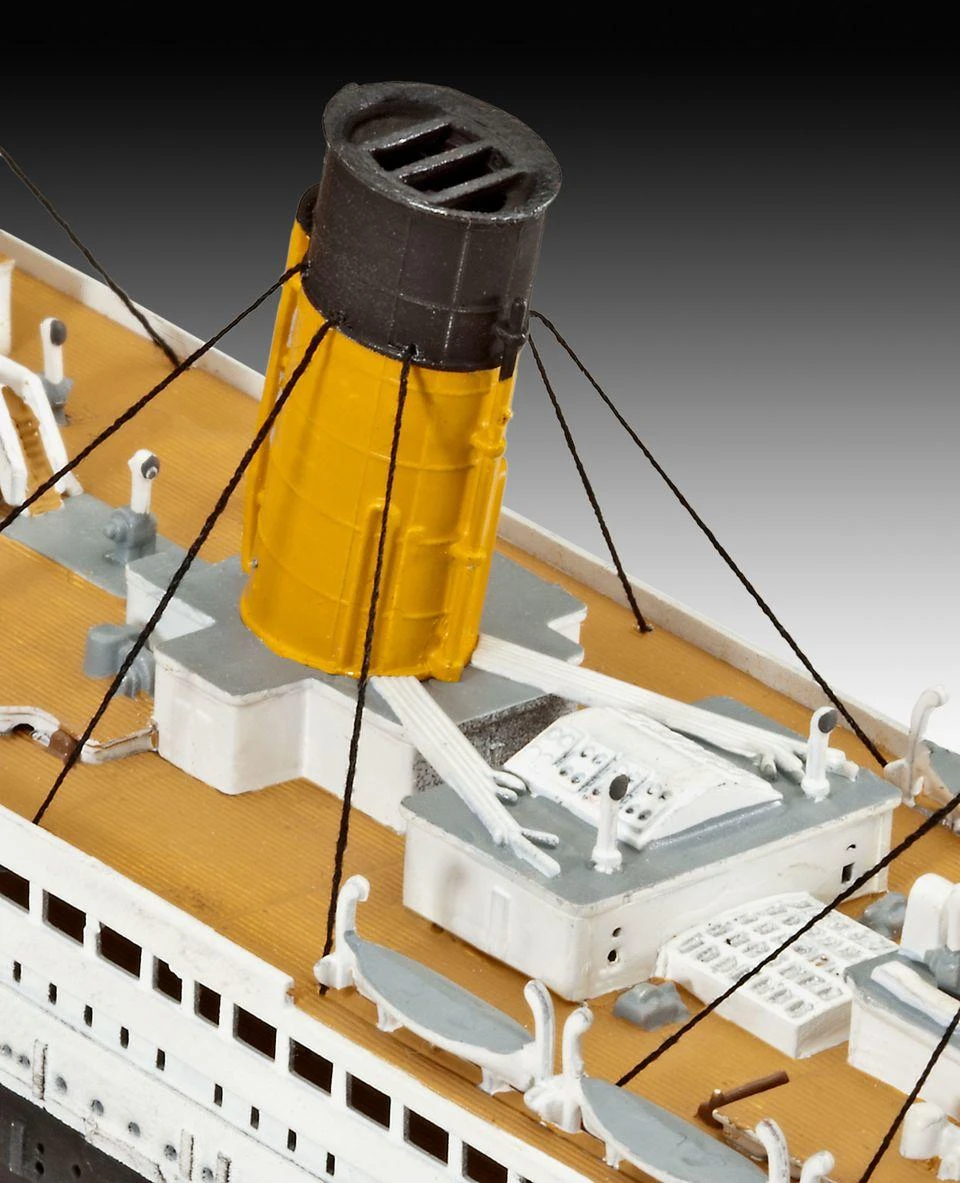 Revell – RMS Titanikas, 1/700 05210