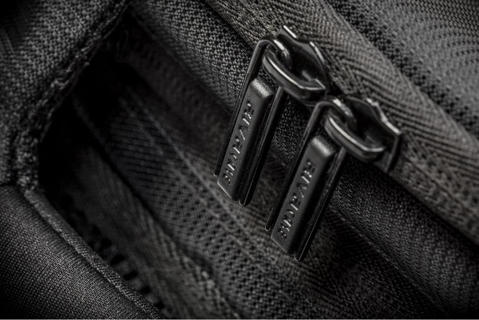 ACC CASE SLING G.MANTIS/Juodas 7470 (PS) RIVACASE