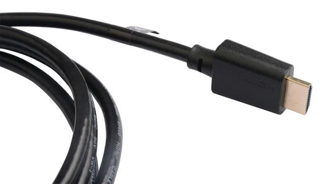 Juodas HDMI laidas su metaline jungtimi