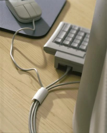 tesa Powerstrips laikiklis kompiuterio laidams