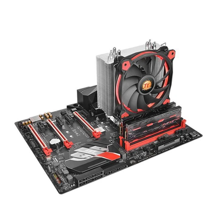 Thermaltake Riing Silent 12 aušintuvas ant pagrindinės plokštės