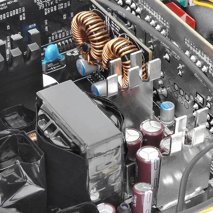 THERMALTAKE Toughpower Grand G 750W RGB SYNC 80+ Gold