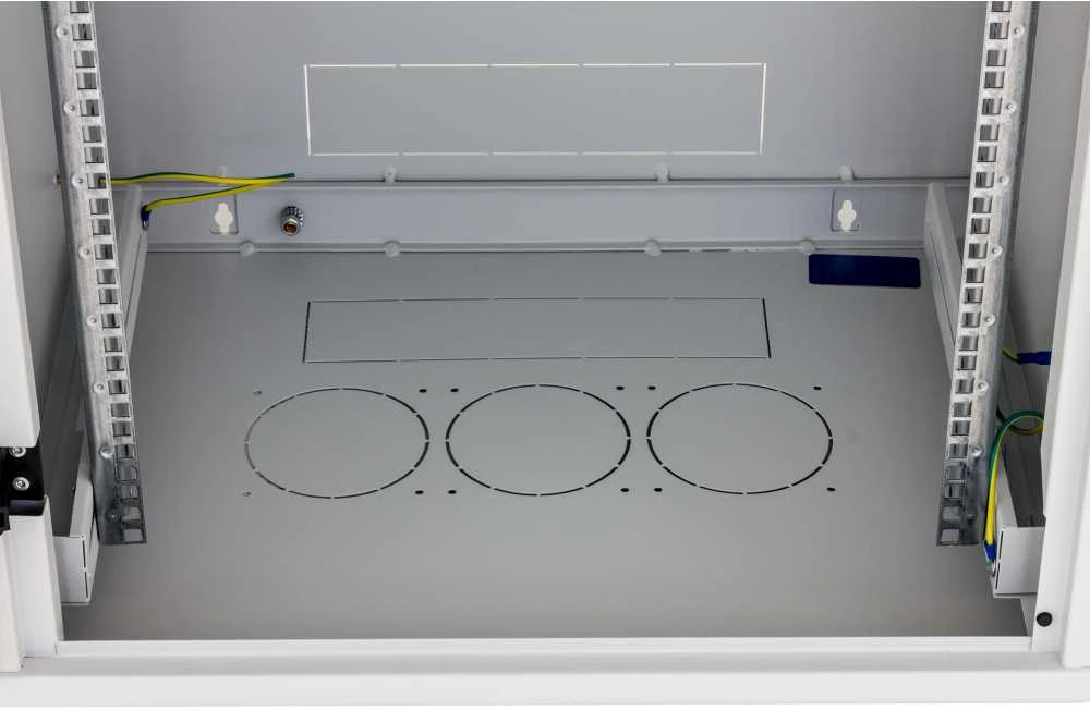 TRITON 19" vientisa spintelė 18U/600mm, nuimami šoniniai dangčiai
