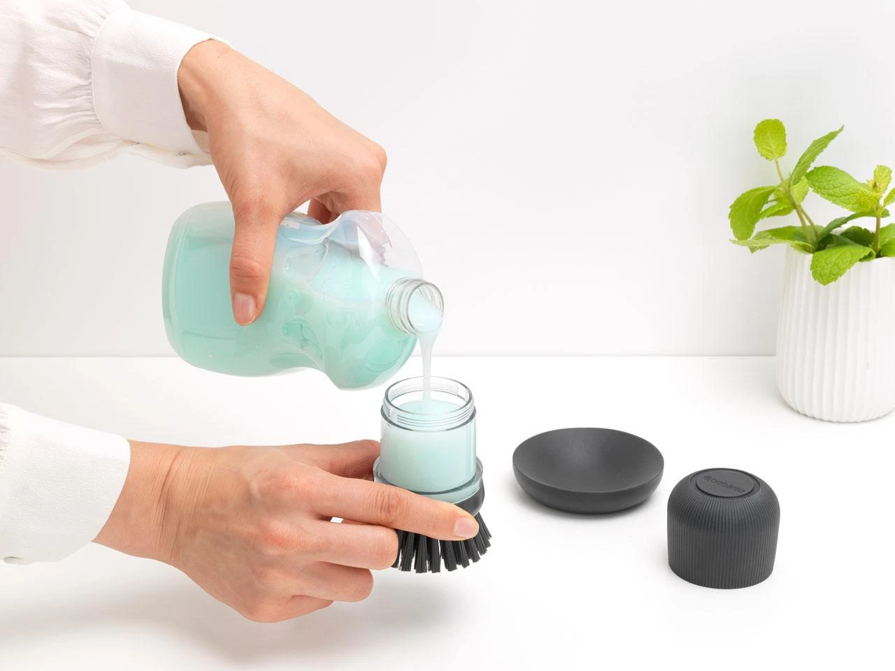 Brabantia Šepetys su muilo dozatoriumi - Dark Pilkas