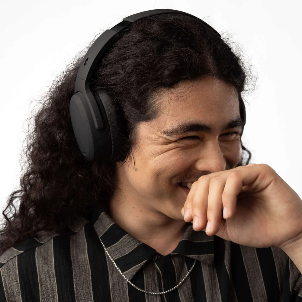 Skullcandy Crusher ANC 2 pilkos ausinės ant galvos