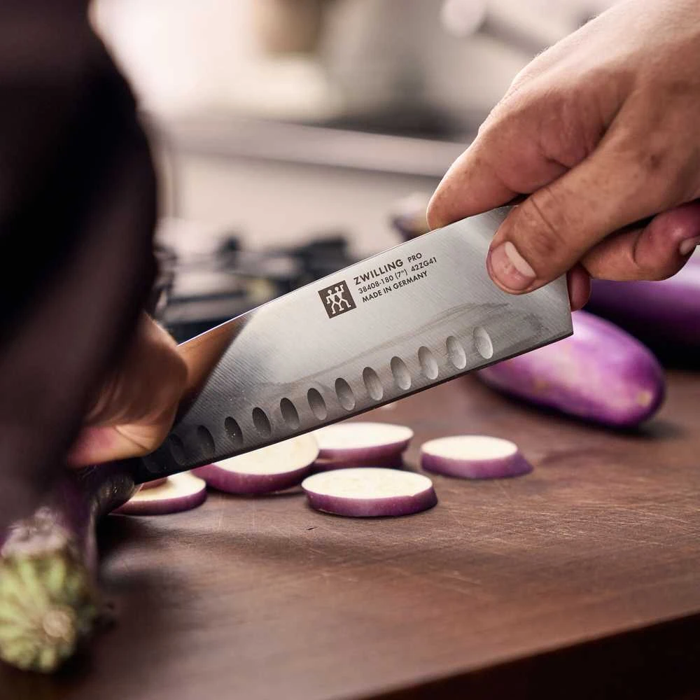 Santoku peilis Zwilling Pro su grioveliais, 18 cm