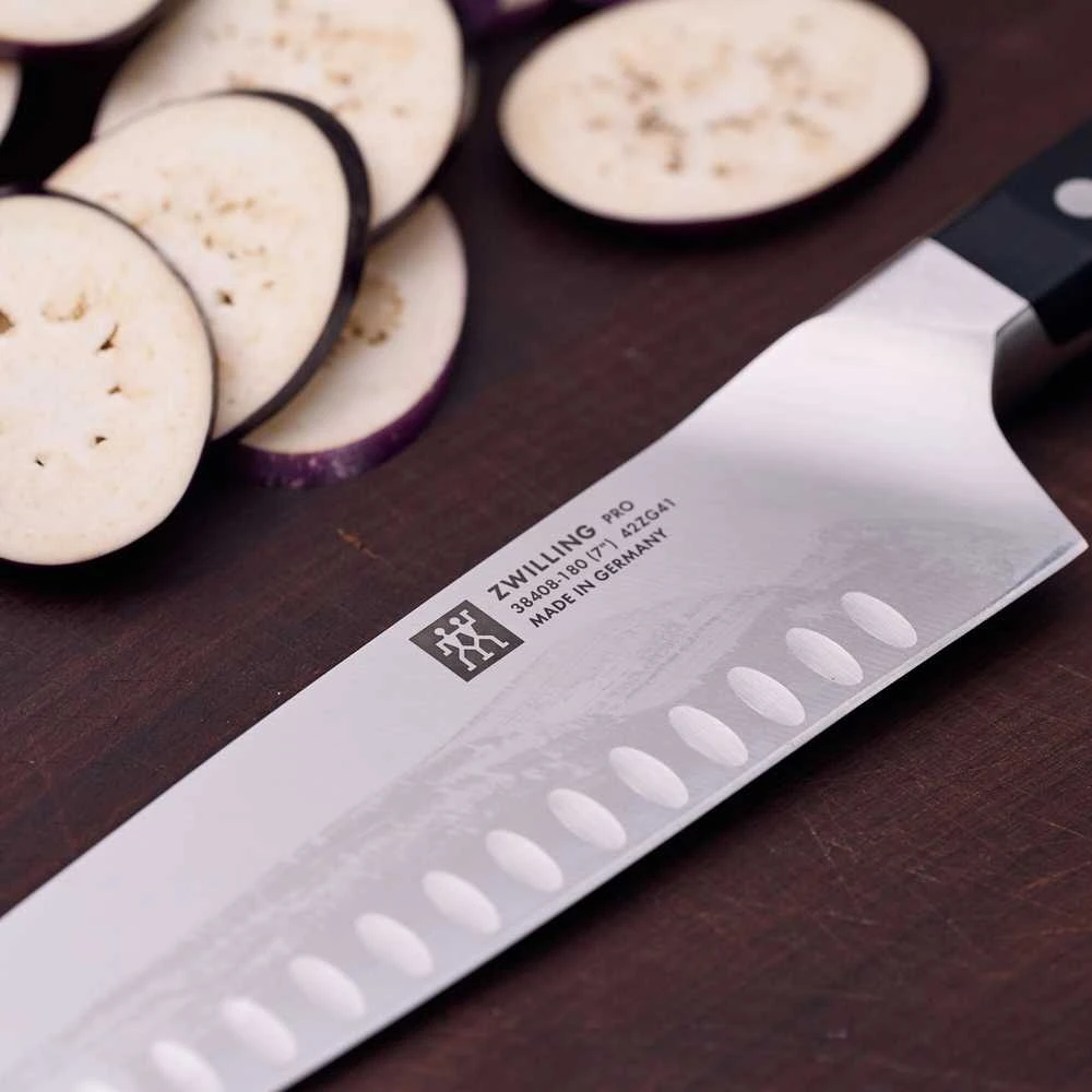Santoku peilis Zwilling Pro su grioveliais, 18 cm