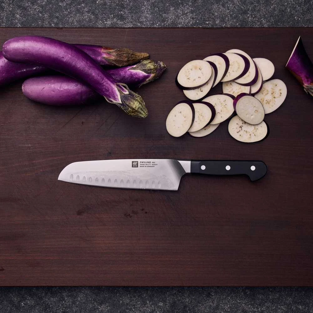 Santoku peilis Zwilling Pro su grioveliais, 18 cm