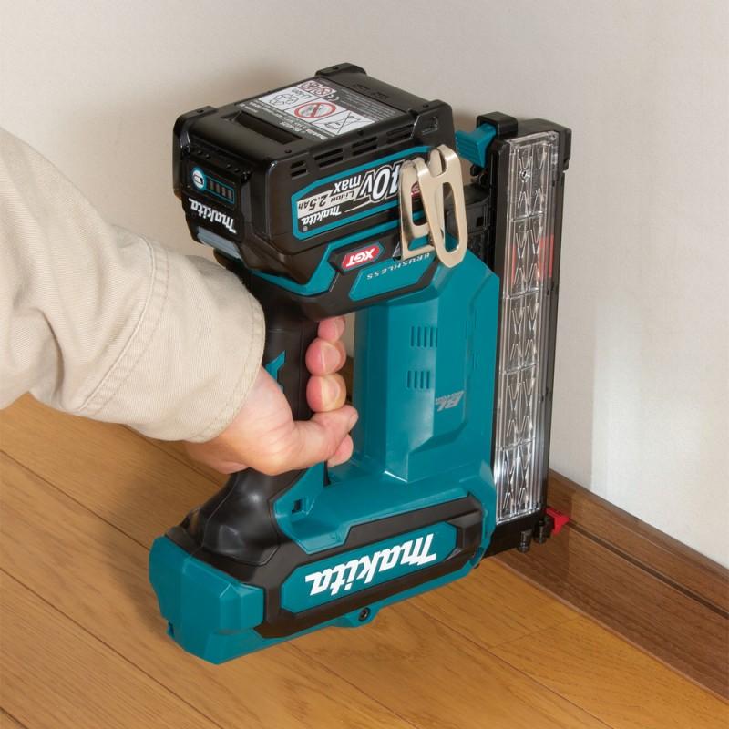 Makita FN001GZ Akumuliatorinis viniakalis XGT, 18Ga, 15-40mm, 100pcs., "Z" versija - komplektuojamas be akumuliatoriaus ir kroviklio