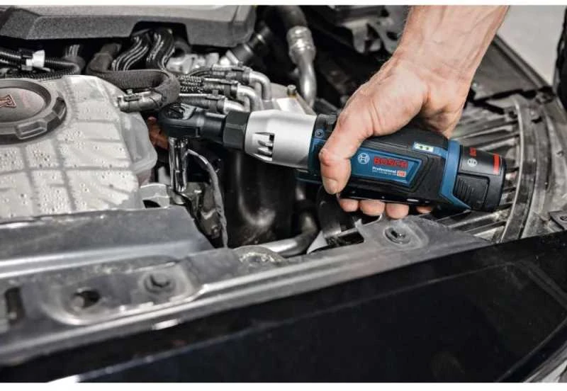 Akumuliatorinis terkšlinis raktas Bosch GRC 12V-60 naudojime